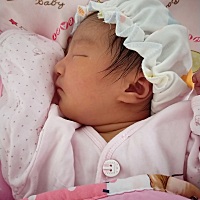 宝宝出生了七月十号催产带顺产难受死了5斤3两足月儿。女