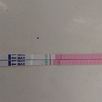 上面的排卵试纸是昨天测试的，下面是今天测试的，看看排卵试纸有没有加深？末次月经6月17号，排卵试纸有...