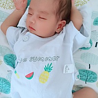 有没有医生妈妈呀，或者懂的宝妈，我想问一下15天的宝宝纯母乳喂养，还需要补什么吗？鱼肝油，钙之...