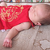 原谅爸爸妈妈还没适应过来，困到眼睛睁都不开
