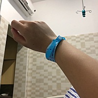 7月12日下午4点顺产6斤4两小佩琪，痛了一天一夜才生下来，幸好开了两指之后打了无痛分娩才缓解宫缩...