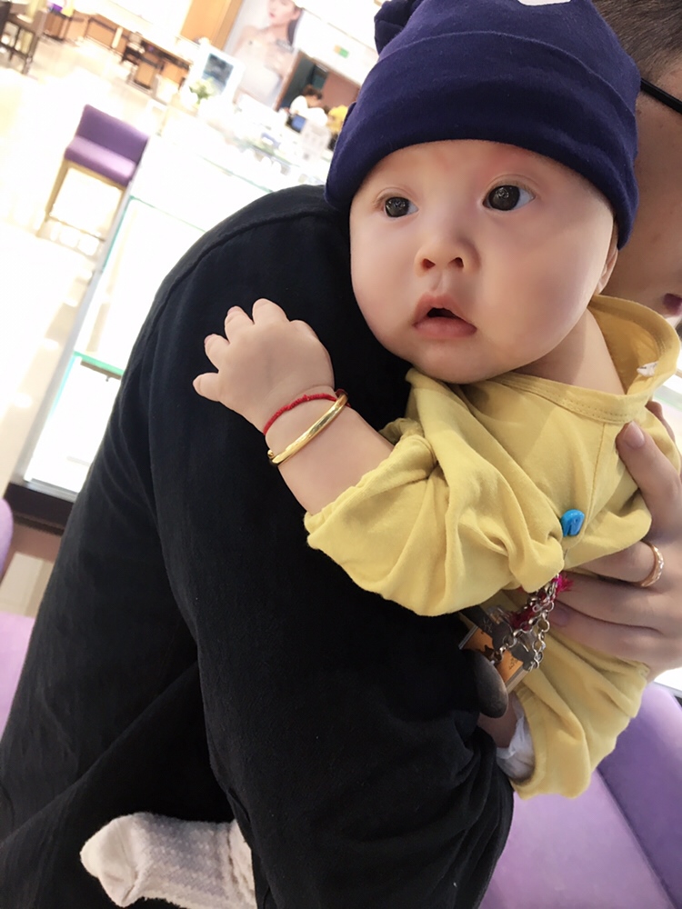 这次湿疹好了后希望能维持久一点，妈妈平时也会勤快些给你多洗洗做好护理😄😘100天了