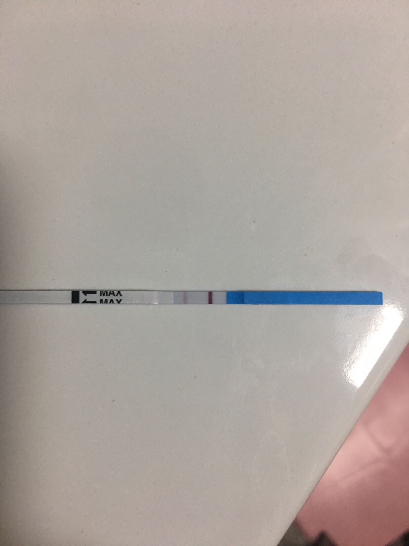 月经推迟3天了，刚刚测的！大家帮我看下，有没有怀孕？