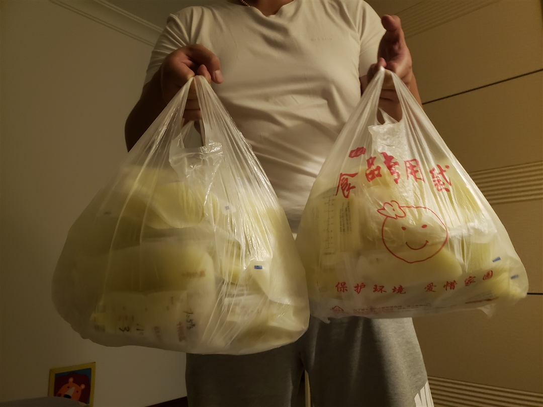 我23天就存的二十多斤的母奶
