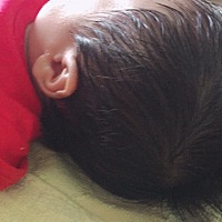 你们满月都剃胎发了吗？我老公这边剃胎发还要选日子，说得到8月份才能剃，这才5月，天呐……再等的话