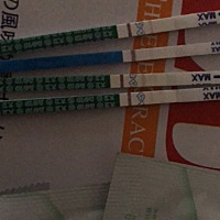 连续测了4天都这样颜色，我看到你们的帖子说会变两条红色，我的那么多天还是这样，是不是有问题呀，求解～