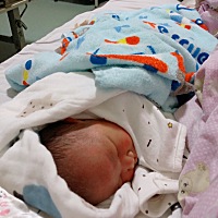 报喜啦！！！ 7月14号 一胎40+3顺产宝宝，6斤8两 小佩奇，说说顺产经历吧，12号半夜肚子痛了几次没...