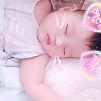昨天有亲戚来看宝宝，说宝宝头偏的严重，怕长时间这么偏下去以后脖子也歪不过来了，我又去百度，百...