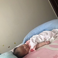 体重增加缓慢，怎么办？ 宝宝今天73天，出生体重就有7.4斤，满月只长了0.6斤，身高体重都比标准值略...