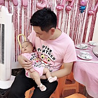 亲爱的乖女儿 晚上不闹觉  白天睡觉吃奶都不费心  刚出生给你养成的好习惯，现在一直习惯着。  棒棒...