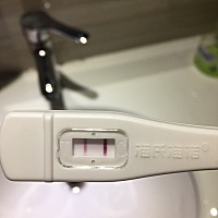 今天是姨妈日忍不住早上测试一下，这是有了吗？我激动的差点哭了