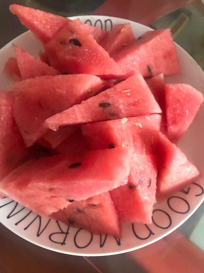 我妈每天都给我准备水果，照顾我真的超级耐心，爱老妈💗