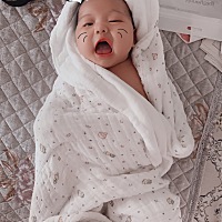 都42天了还有黄疸，母乳已经断一天了，预防针什么时候能扎上啊，母乳性黄疸有得过的宝宝吗？喝葡萄...