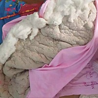 婆婆给做的三条包被，一股死老鼠味，不然我也不拆了，封口处就用的破棉花，闻着味不对，都让我拆开...