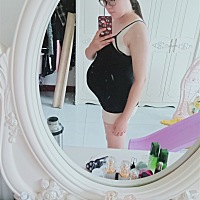 再坚持两月就和宝宝见面了     每天腰酸个种不舒服        我这是二胎啦  看肚子像男孩还是女孩？
