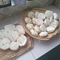 怀孕九个月正好赶上暑假，就一直在家待产，想吃啥就自己动手做着吃，今天下午蒸了一堆大包子，芹菜...