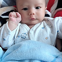 宝宝洗完澡是用爽身粉好还是不用好呢！宝妈们，你们有给宝宝用爽身粉的吗？