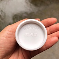 分享一款湿疹膏，真的是寻觅好久才找到的，到现在为止用的最好的湿疹膏，开心啊！我宝的湿疹属于会痒的...