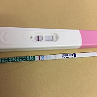 月经已经推迟四天了，连续测了四天早早孕都是一深一浅。这几天工作又忙。得三天后才能去医院检查，会不...