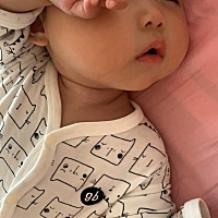 陪着你一起长大的感觉真好，希望你快点长大也希望你慢点长大。你爸爸说永远不会做对不起或者伤害你...