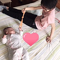 大宝快上初中了，二宝才四个月，大宝可以帮我带二宝了，但愿将来二宝的家长会我不会被当成奶奶👵