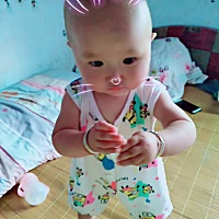 宝宝会站了。😊