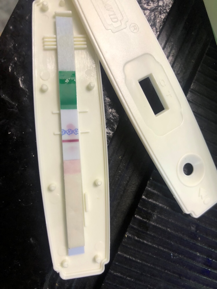 宝宝有遇到这种情况的吗？月经延后5天，胸涨，试试纸这样样子的情况有吗？