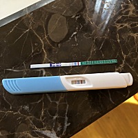 姐妹们帮忙看看 这是怀孕了吗 经期推迟第二天