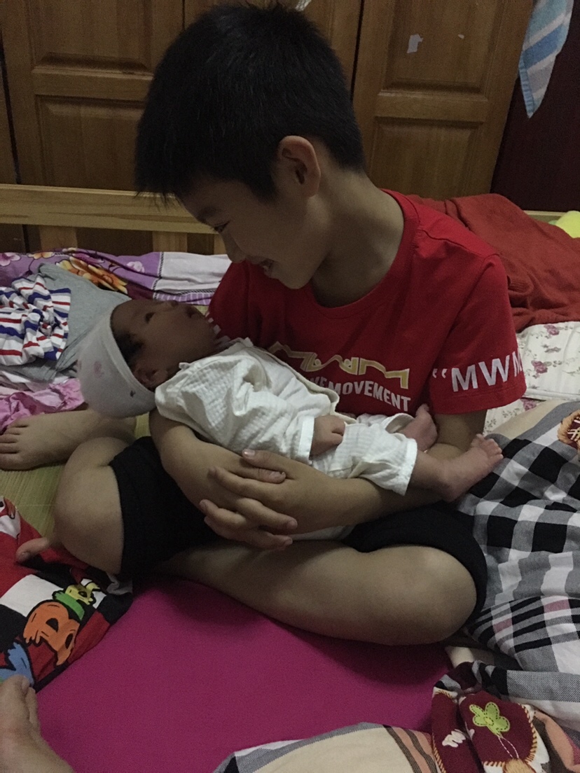 还没出月子的妹妹