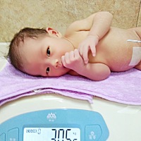宝宝长得不像我也不像宝爸，竟然长得像她爷爷...简直醉了，不甘心！为啥我生得不像我😫到现在双眼...
