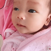 宝贝，从你的降临到今天已经24天了，祝你安康，可爱依旧，快乐多多[爱心] 17天的样子 24天的样子