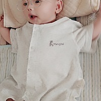 宝宝头睡偏了自己能长好么？