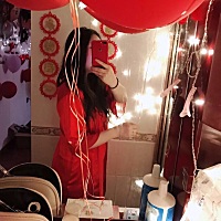 带着小baby结婚了，比较显怀，小肚肚已经盖不住了，不过结婚的衣服都是沙沙的那种衣服，可以把小宝...