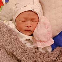 宝宝出生十天啦 保温箱就住了七八天   也没有带过生怕他有个啥子问题 哭了就给他吃 吃了有时候就睡了 可...