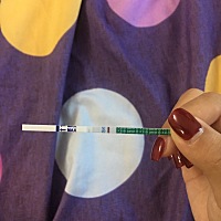 同一杯尿同牌试纸，结果不一样( ˉ ⌓ ˉ ๑)﻿﻿ 各位亲帮我看看[流泪][流泪]有经验的告诉我一下什...