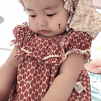 宝贝又长大了一些～四颗🦷，能坐会爬，能自己站起来，会叫爸爸妈妈，会吃饭！😁😄开心