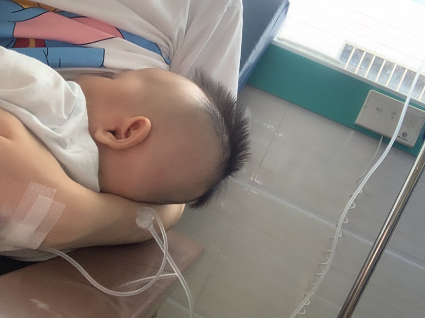 四个月的宝宝咳嗽怎么办？被我传染的 干咳了两天，我咳了四天了 呜呜呜