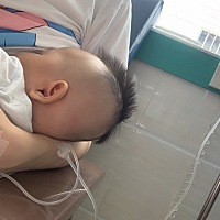 觉得自己真伟大，到医院打针还要喂奶 哄娃 逗娃 换尿布 哄睡 💪 四个月的宝宝咳嗽怎么办？被我传染的 ...