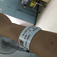 我家乔治出来啦 快速顺产无侧切 6点进产房 9点26分生 产程比一胎快 但是发力生的过程超级酸爽 女人无论...