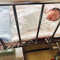 哈哈哈，23号超快顺产女宝一枚，无侧切轻微撕裂，我的小天使呀，妈妈爱你呀～