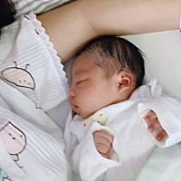 7月23日顺转剖，产下7斤8两男孩。没受什么苦，开了3指上无痛，然后准备生的时候宝宝头转个了，头又...