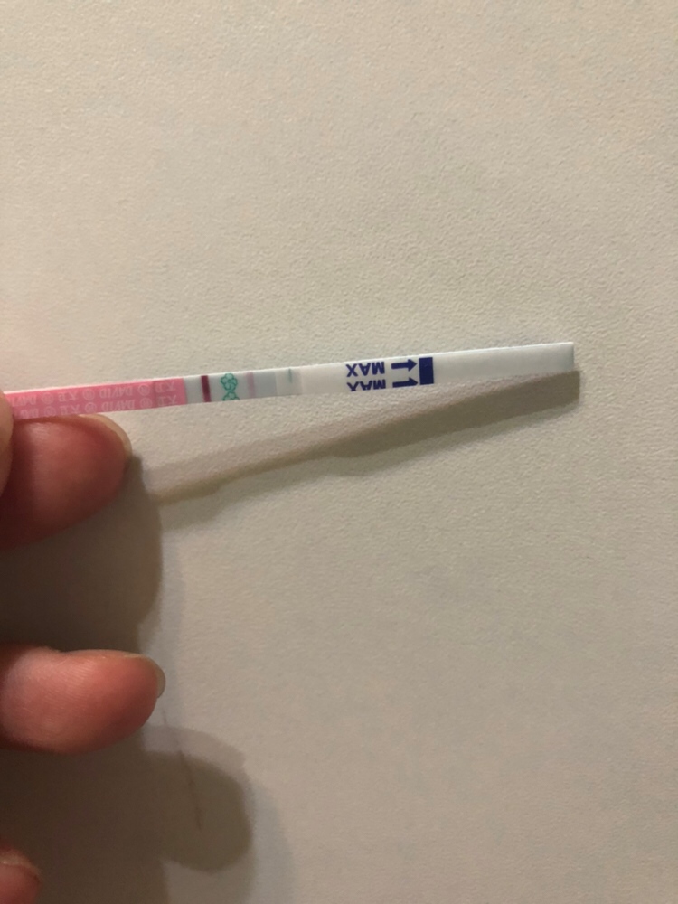 之前宝宝没有了，去医院检查还多囊卵巢。吃了两个月的药，最近老是不舒服，今天早上吐了，然后验了一下这是有了吗？