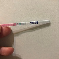 之前宝宝没有了，去医院检查还多囊卵巢。吃了两个月的药，最近老是不舒服，今天早上吐了，然后验了...