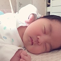 剖腹产，9斤，男宝。