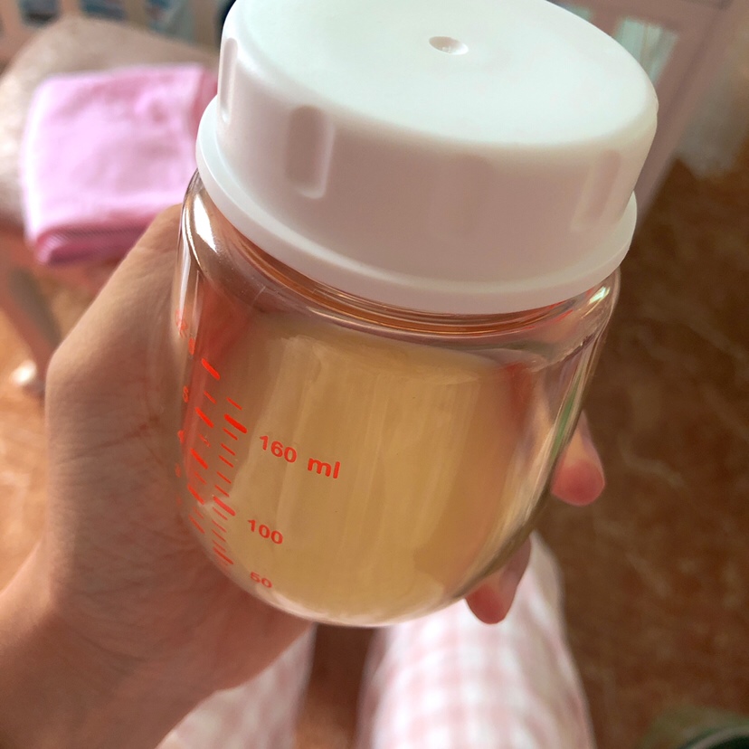 涨奶吸出来的初乳