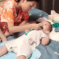 70天，出生8.5斤，现在14斤，身长64公分