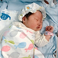 三天了还没有母乳 有点着急了 天天让宝宝吸吮 都有血泡了 感觉有点胀痛 就是没奶水 姐妹们 有没有好的下...