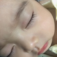 妈妈也不想打你，只怪你太不乖，闹到现在，，，哭的睫毛都还湿哒哒的，好心疼