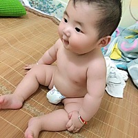 前几天宝宝腹泻去医院，医生说宝宝是积食引起的，刚满九个月的宝宝奶量多少啊，一次喝多少毫升的，一天...