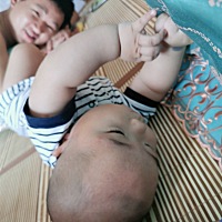 无处诉说的悲与欢 有谁能懂 多少沉默只能自己承受 别人的人生羡慕不来 自己的人生主宰不了 大概是人...